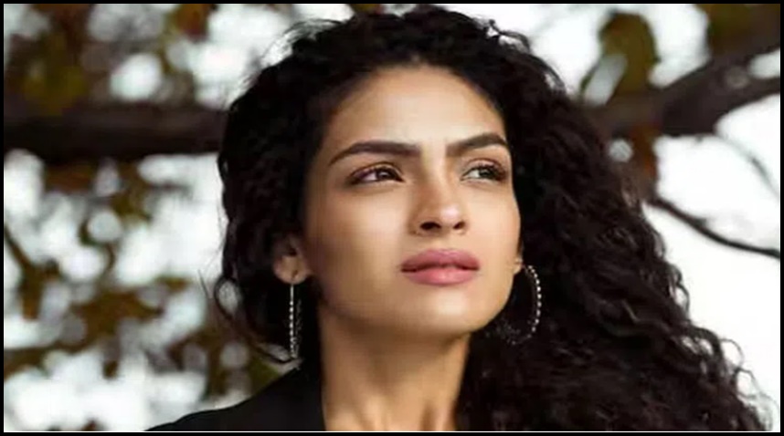 సీతారామం న‌టి కారులో దొంగ‌త‌నం..