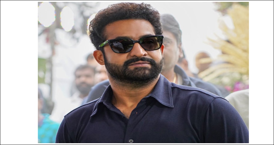 ఎన్టీఆర్‌  ఫ్యాన్స్‌కి  రెండు  సర్‌ప్రై‌జ్‌లు!