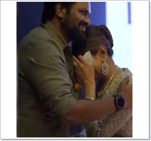 స్టేజ్‌పై మ‌నోజ్‌ని చూసి మంచు ల‌క్ష్మి  ఏడ్చేసిందట‌..!