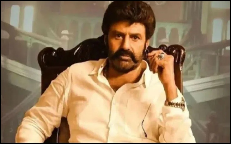 బాలయ్య కాళ్లకు నమస్కరించిన స్టార్ హీరోయిన్..
