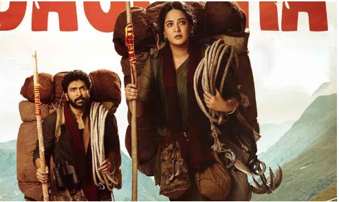 భుజాలపై మూటలు మోసుకెళ్తున్న అనుష్క..