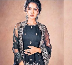 ప్రశ్నిస్తే ఊరుకోరు..