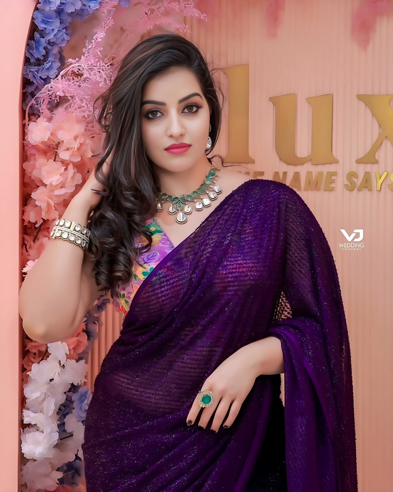 గ్లామర్‌తో అదరగొడుతున్న మాళవిక మీనన్!