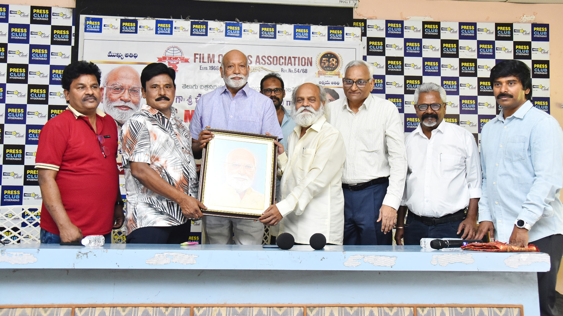 చిన్న నిర్మాతలే పరిశ్రమకు పెద్ద దిక్కు..?