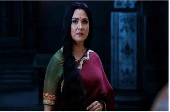 లారా దత్తా కాస్ట్యూమ్‌పై నెటిజన్ల విమర్శలు