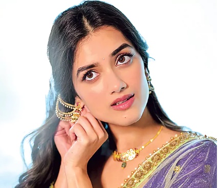 నాయికలను విమర్శించడం సరికాదు: భాగ్యశ్రీ